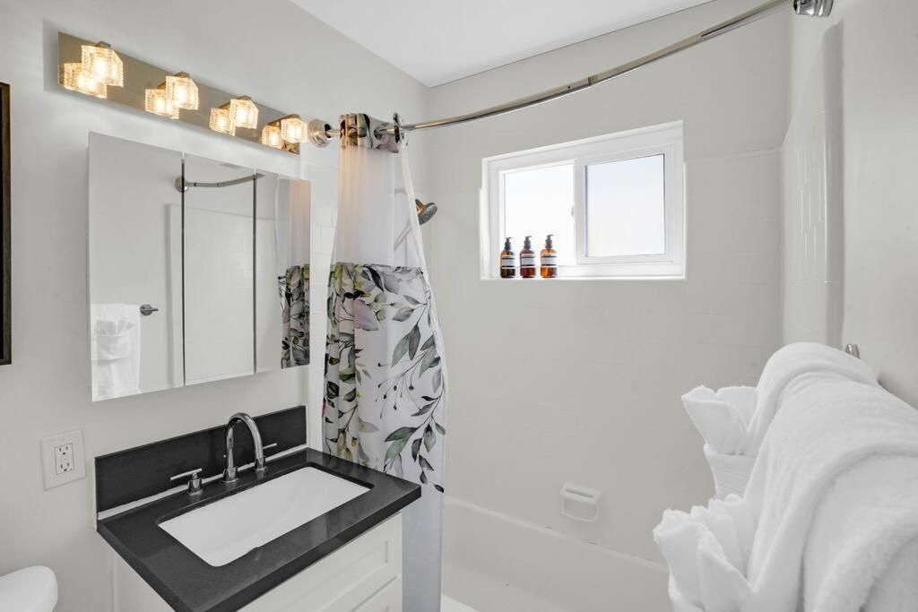 6Th Haven, Arcade, King Bed, Games, 1 Mile To Beaches Long Beach Bagian luar foto